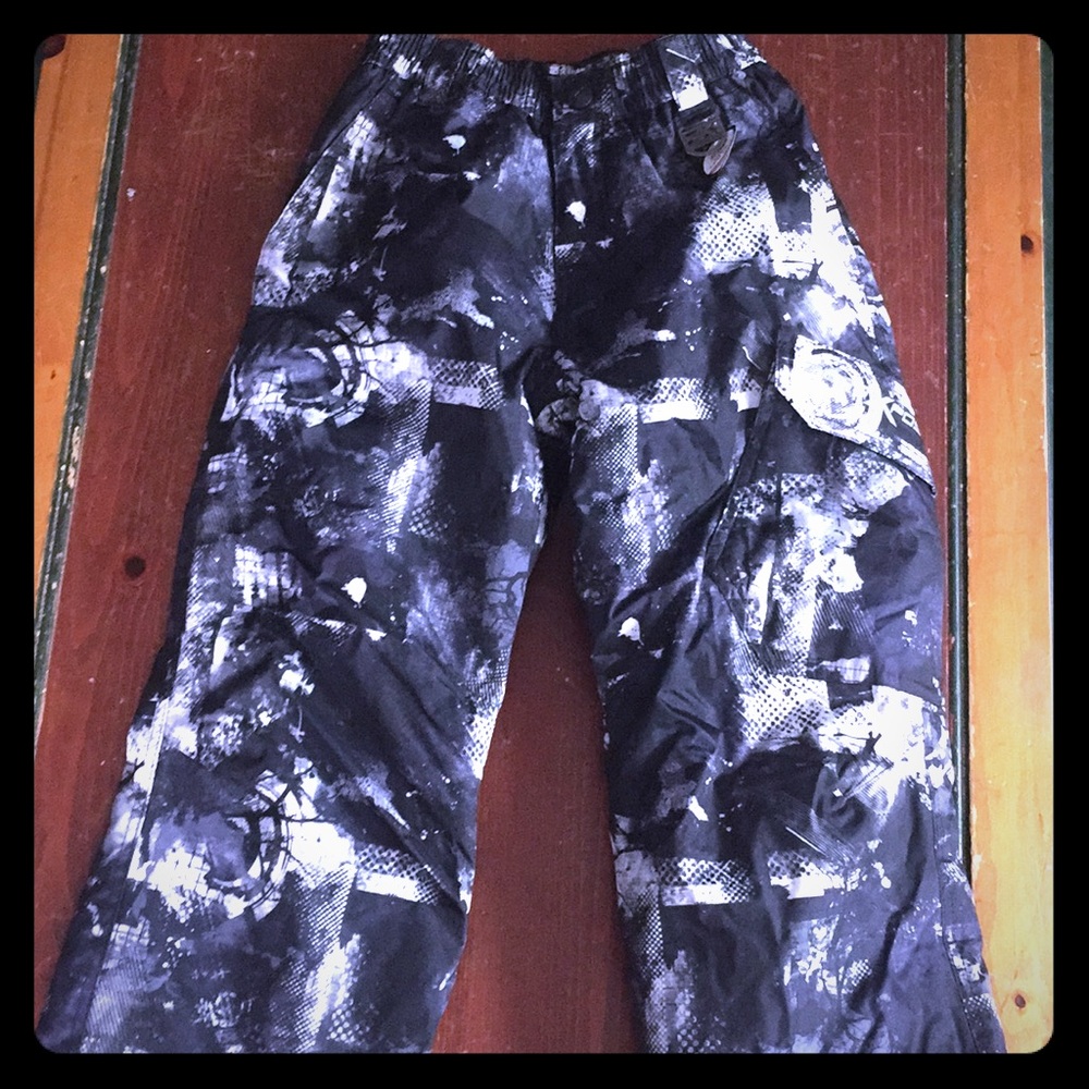 🚨 2 hr sale NWOT Snow pants boys size 8
